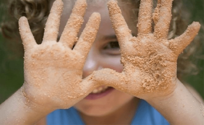 infekce parazity prostřednictvím špinavých rukou